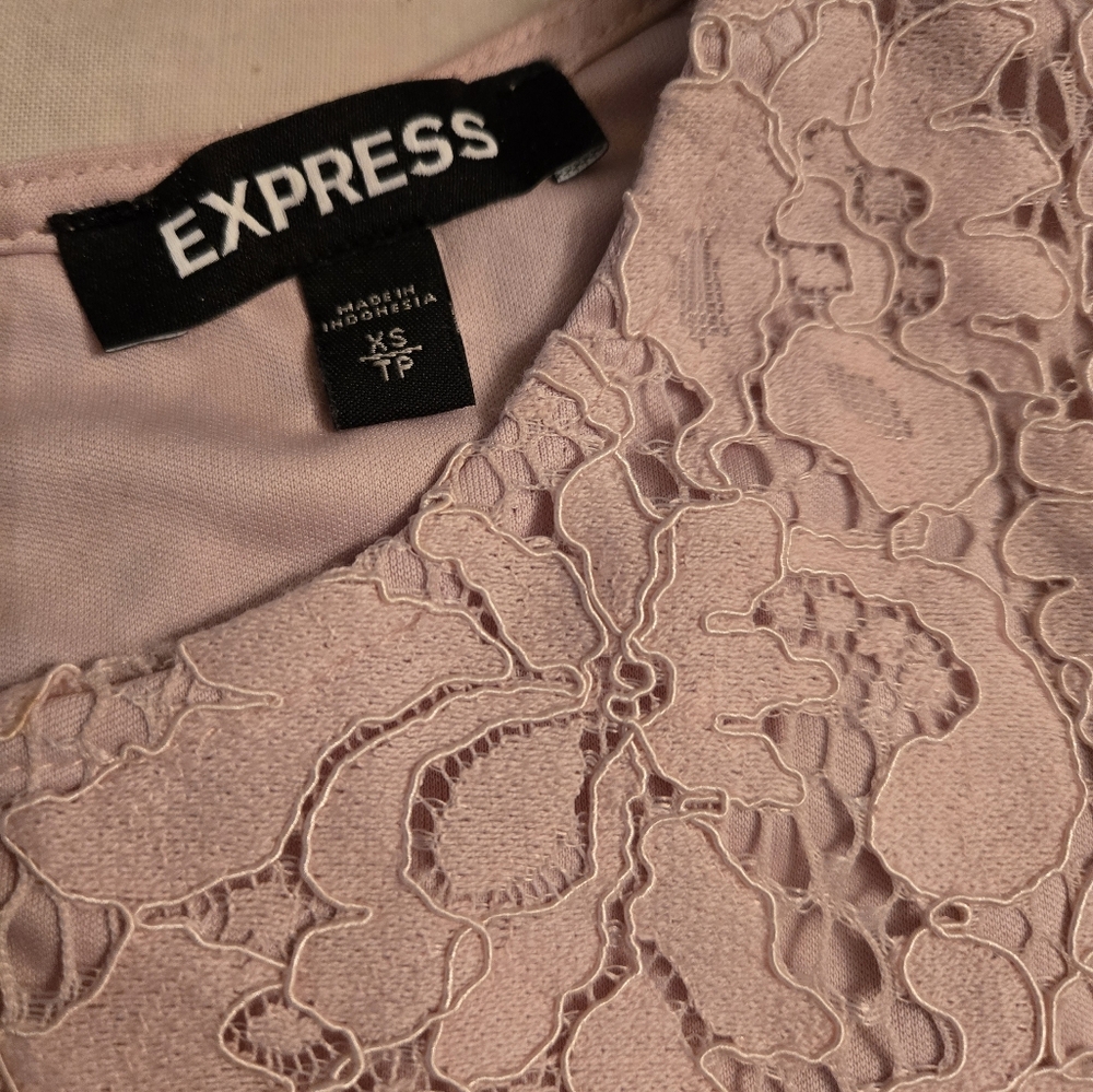EXPRESS - DUSTY ROSE LACE TOP XSMALL
